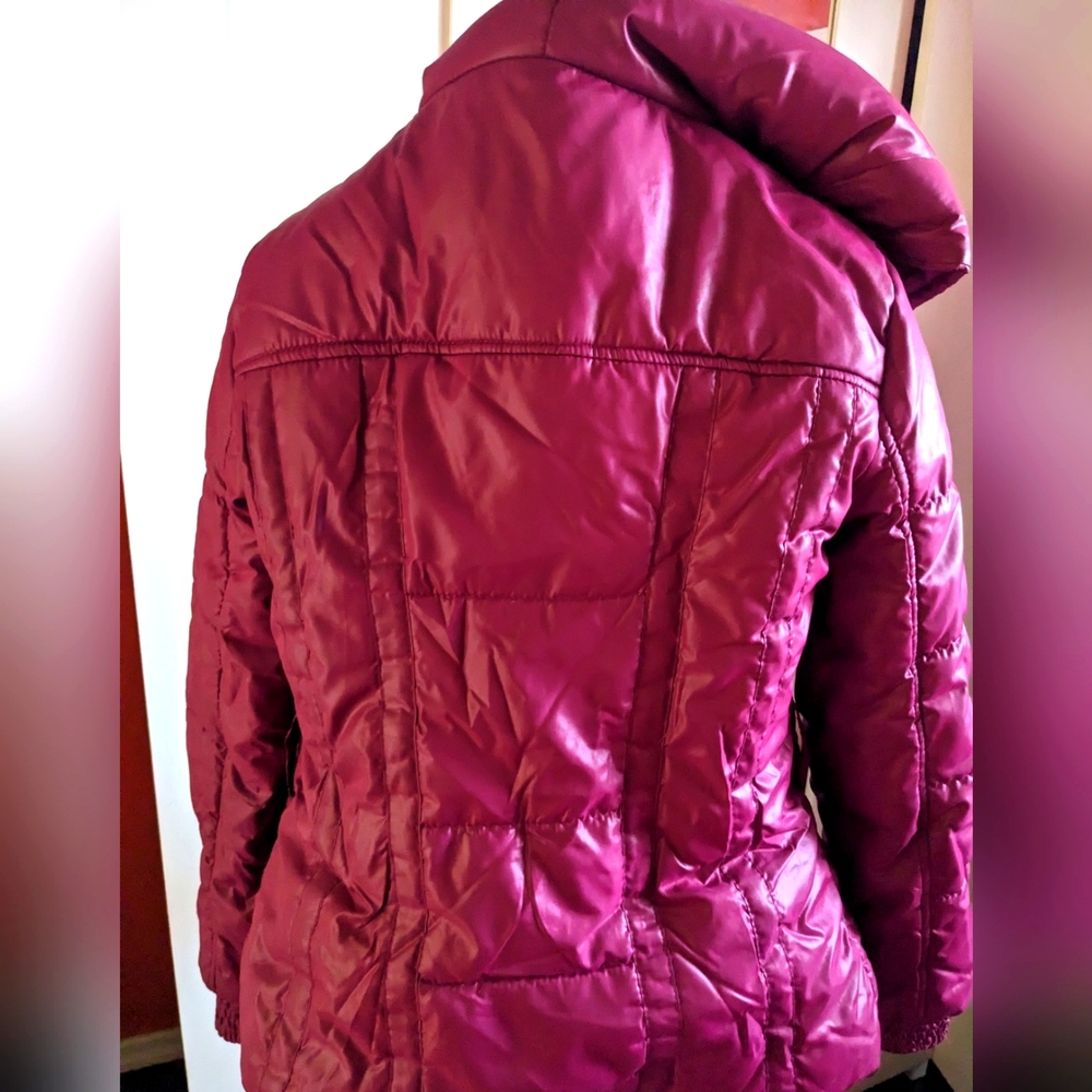 Used Women's Puffy Guess Jacket